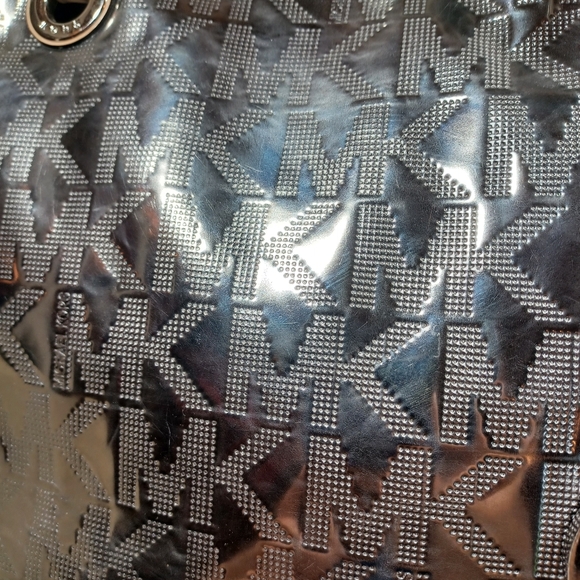 Michael kors tote - Picture 5 of 9